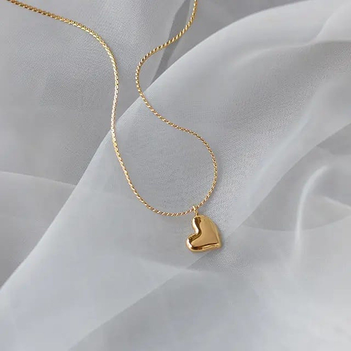Minimalist Gold Heart Pendant Necklace for Women - Image 3