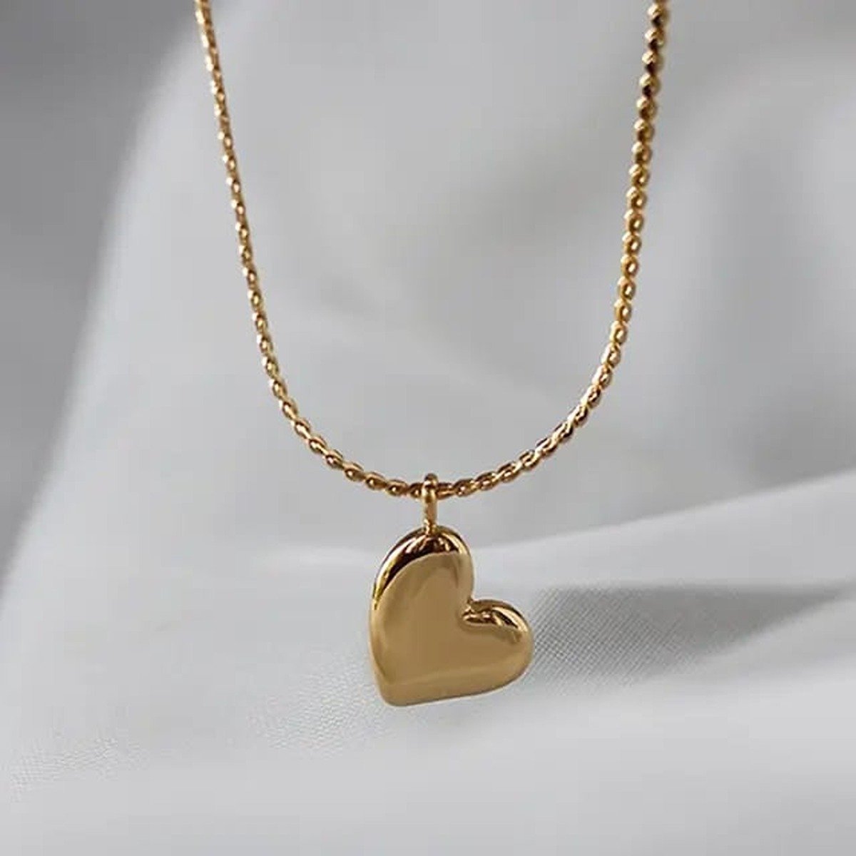 Minimalist Gold Heart Pendant Necklace for Women - Image 2