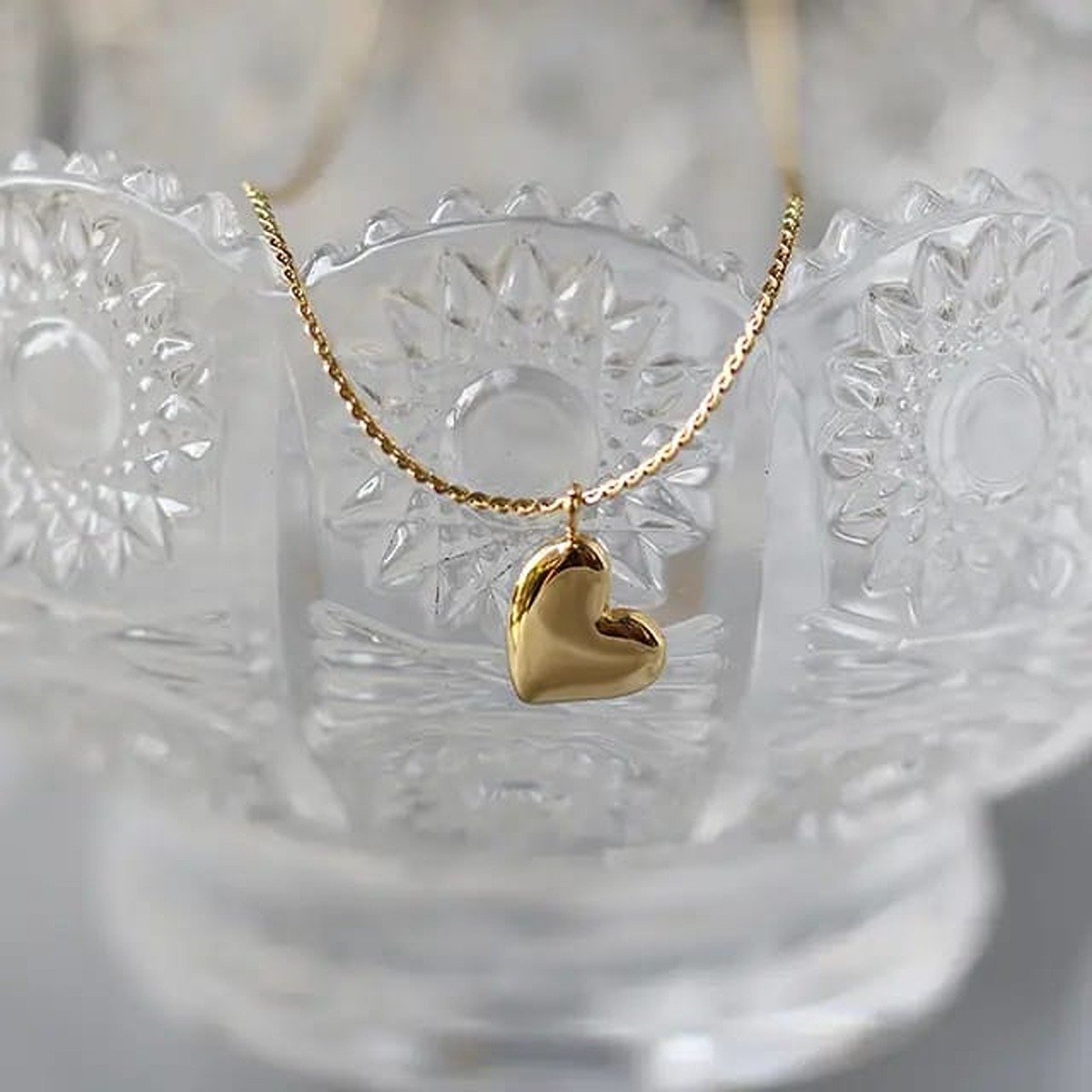 Minimalist Gold Heart Pendant Necklace for Women - Image 4