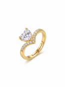 Adjustable gold ring featuring sparkling heart-shaped cubic zirconia stone
